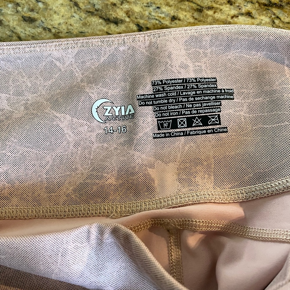 Zyia light n tight 7/8 pocket leggings size 14/16